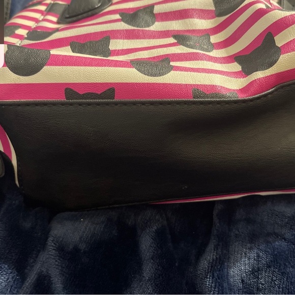 Luv Betsey by Betsey Johnson purse.size are 10" wide x 7" tall x 5" - Picture 9 of 10